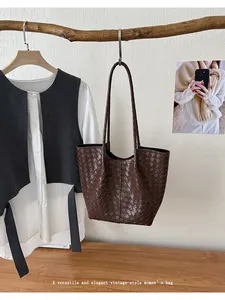 Large capacity dark brown woven tote bag in a vintage style, perfect for daily commuting