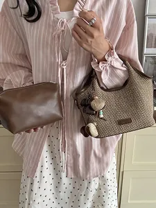 Sac à main chic en paille tissée et pochette en cuir marron pour femme style français
