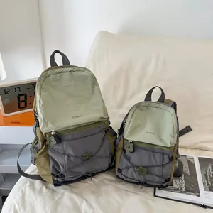 Leichte Wanderrucksäcke in zwei Größen mit einem trendigen Color-Blocking-Design