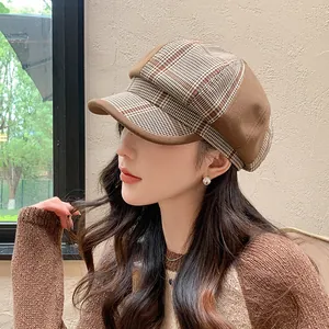 Klassische Vintage-Schirmmütze für Damen in Braun Karo-Look für den Winter warm