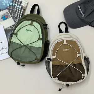 Mochilas mini retro casuales para deportes en variantes verde oliva y beige
