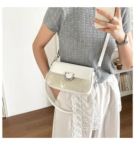 Elegante weiße minimalistische Umhängetasche mit Marmortextur für den Mode-Alltag