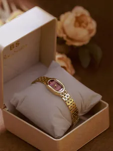 Vintage goldene Damenuhr aus Edelstahl mit burgunderfarbenem Zifferblatt im Etui
