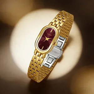 Elegante goldene Edelstahluhr mit luxuriösem burgunderrotem ovalem Zifferblatt und Zeigern.