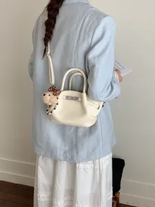 Borsa a secchiello minimalista bianco avorio da donna con manico e tracolla regolabile