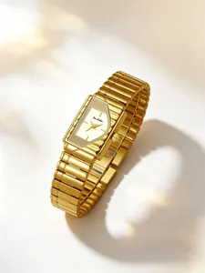 Elegante reloj dorado vintage Bee Sister con un diseño único de brazalete de piano link