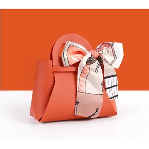 Sac à bonbons luxueux en similicuir orange avec ruban de soie pour les mariages