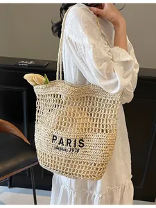Bolso tote grande de paja con bordado de París para un estilo casual de primavera
