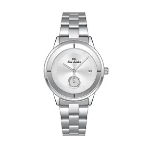 Elegante silberne Edelstahluhr für Damen mit minimalistischem Zifferblatt und kleiner Sekunde.