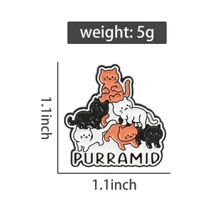 Detailansicht einer 1,1-Zoll Katzen-Emaille-Brosche mit Purramid-Wortspiel, 5g
