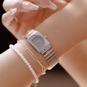 Elegante reloj plateado Bee Sister con esfera gris y pulsera de perlas estilizada