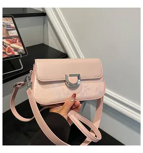 Elegante rosa minimalistische kleine quadratische Umhängetasche mit silberner D-Schnalle
