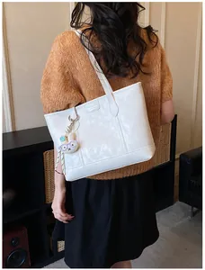 Minimalist white tote bag for women large capacity casual shoulder bag daily commuter bag