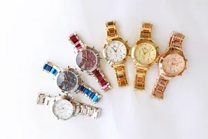 Vista detallada de varios colores de relojes de mujer BS Bee Sister con correa de acero