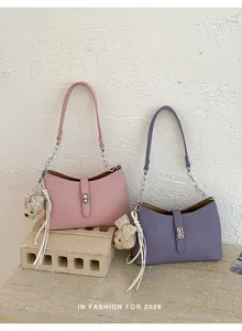 Borse a tracolla alla moda rosa e viola con adorabili ciondoli a forma di orsetto