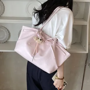 Elegante roze draagtas met grote capaciteit voor dames met een schattig beerbedeltje