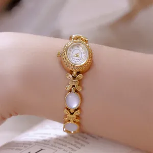 Elegante reloj de pulsera dorado Bee Sister con incrustaciones de concha en la muñeca