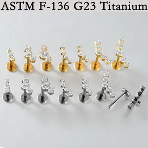 Detailansicht von F136 G23 Titan Lippensteckern mit Zirkonia-Clustern und Innengewinde.