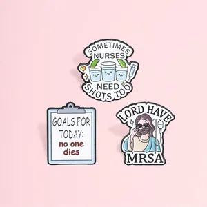 Spille in Smalto Medico Divertenti per Infermieri Medici Spilla in Lega di Zinco Lord Have MRSA Goals For Today No One Dies Accessori