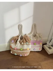 Photo de sacs cabas au crochet faits main avec fleurs et anses en corde