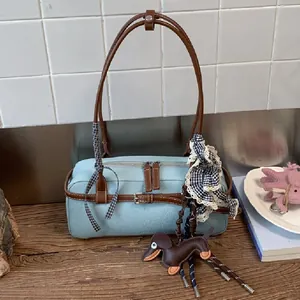 Sac à main Boston bleu clair élégant avec anses marron et charm teckel pour femmes