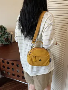 Bolso bandolera informal de lona amarilla para mujer con asa superior ajustable