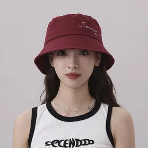 Sombrero de pescador burdeos de moda para mujer con excelente protección solar para el verano