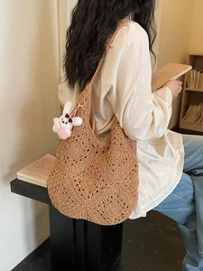 Borsa tote in paglia intrecciata a mano con portachiavi a coniglietto per l'estate