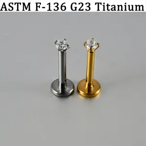 Detailopname van ASTM F-136 G23 titanium lipstuds met vier-klauw zirkonia