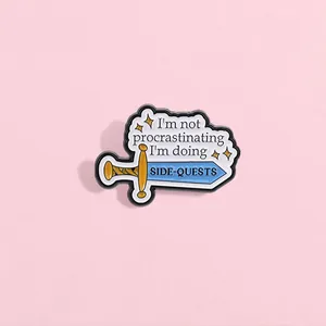 Pin's en Émail Je ne Procrastine pas Je Fais des Quêtes Annexes Design Épée Alliage de Zinc Broche Culture du Jeu pour Sac à Dos Veste