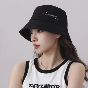 Sombrero de pescador negro elegante para mujer con bordado minimalista