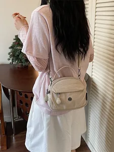 Bolso bandolera de nailon beige para mujer, diseño casual y versátil para el uso diario
