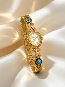 Elegante reloj de pulsera dorado con incrustaciones de nácar de abulón natural.