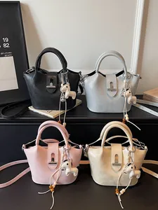 Ensemble de sacs seaux design pour femmes en quatre couleurs avec charms poney