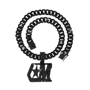 Zwarte hiphop halsketting met CM-letter hanger en Cubaanse schakelketting met steentjes