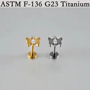 Λεπτομερής όψη από σκουλαρίκια τιτανίου G23 με σχέδιο πεταλούδας και ζιργκόν