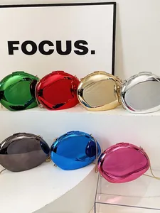 Collezione di borse da sera a specchio metallico in sette colori vivaci e lucidi
