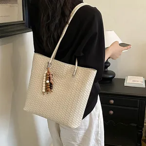 Μεγάλη πλεκτή τσάντα tote με vintage φούντα με χάντρες για καθημερινή χρήση