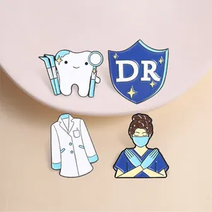 Lot de pin's médicaux en émail avec dent, blouse de docteur et soignant de santé