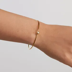 Bracelet jonc mince élégant et minimaliste en argent S925 doré avec oxyde de zirconium