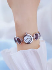 Vista detallada del reloj de pulsera para mujer BS Bee Sister con elegante piedra azul