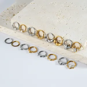 Assortimento di anelli a segmento in acciaio inox per piercing al naso e alla cartilagine
