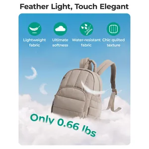 Vista detallada de una mini mochila acolchada ligera para mujer, solo pesa 0,66 lb.