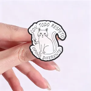 Funny cat holding a knife enamel pin with Spanish quote Con Todo Respeto Opino Diferente