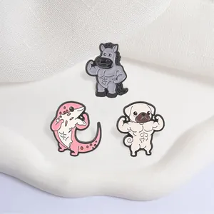 Lustiges Set mit 3 muskulösen Cartoon-Tier-Emaille-Pins: Mops, Gecko und Pferd.