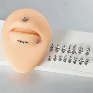 Ποικιλία από σκουλαρίκια labret τιτανίου G23 και χόνδρου με ένα ομοίωμα χειλιών