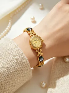 Elegante reloj de pulsera dorado con incrustaciones de concha negra y lindos lazos