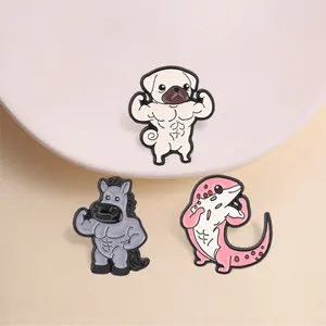 Lustige Emaille-Anstecknadeln mit muskulösen Tieren: Mops, Pferd und Axolotl im Fitness-Stil.