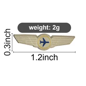 Detail der Pilotflügel-Brosche aus Metall mit 1,2 Zoll Breite und Flugzeug-Logo