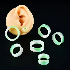 Tunnel per orecchie in silicone bicolore verde e bianco con orecchio modello, 3-25mm